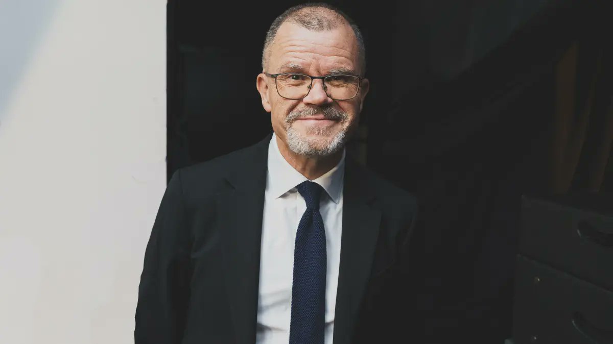 Dominic Holland logo
